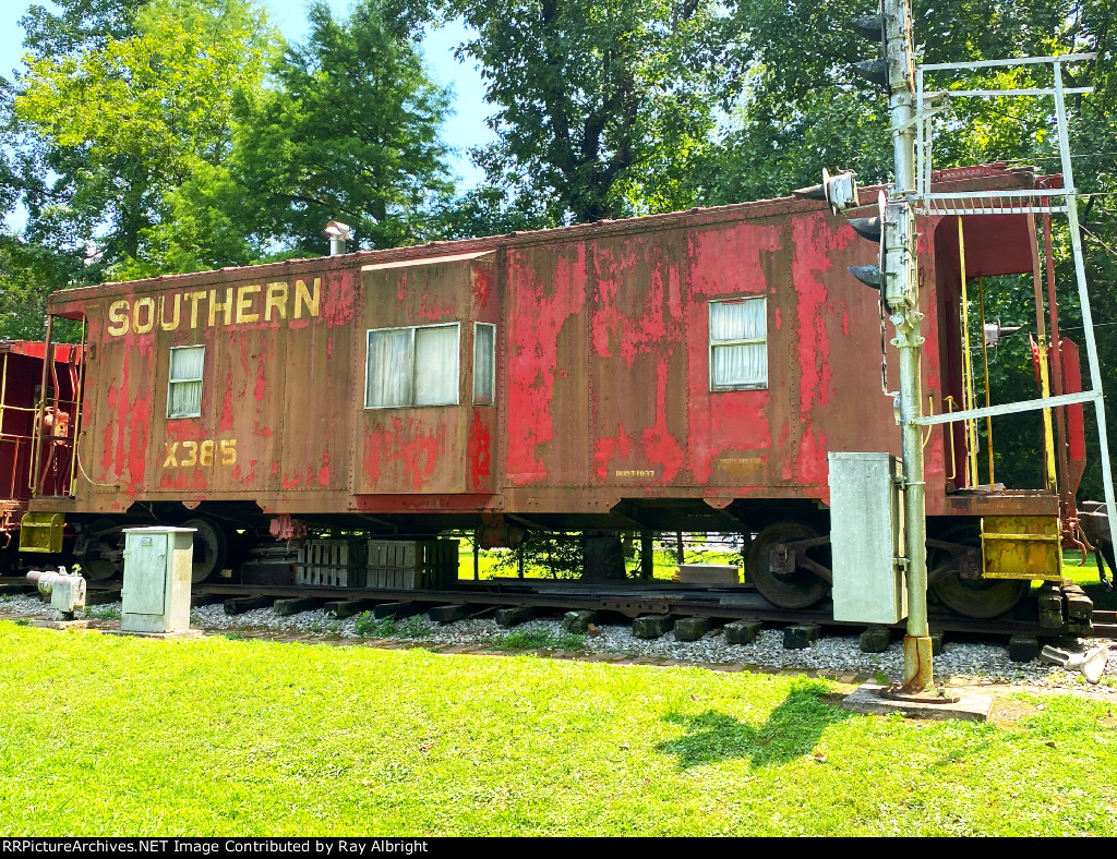 SOU X385 Caboose
